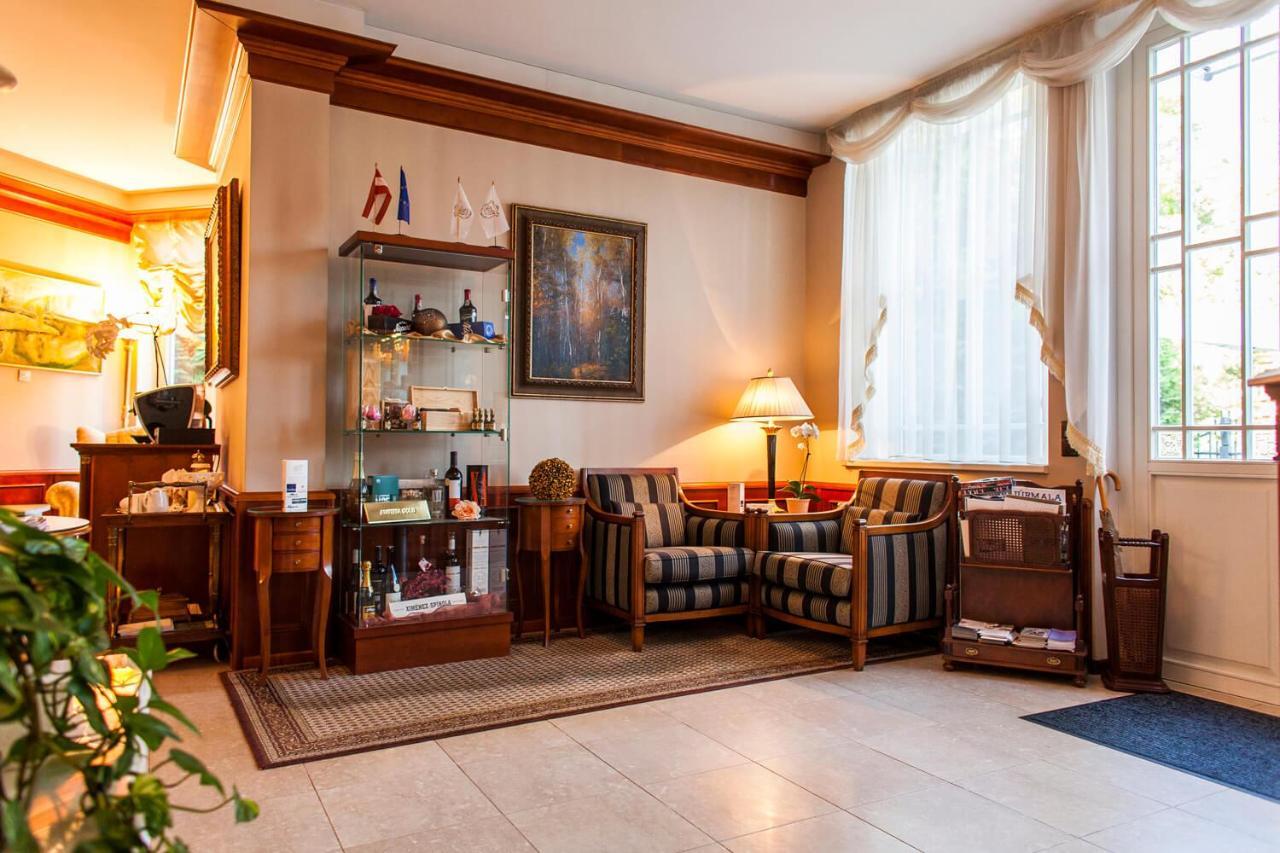 Tb Palace Hotel & Spa ยูร์มาลา ภายนอก รูปภาพ